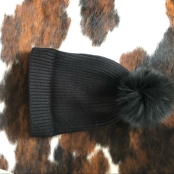 New Beanie Single Pom - black fox fur Pom beanie brand new - Picture 9 of 17